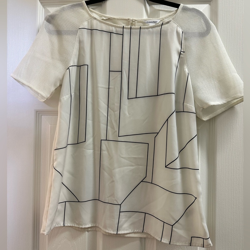 Modern Geo Print Short Sleeve Top with Mesh Sleeves